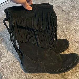 Minnetonka Two-Layer Fringe Boots, Size Women’s 8, Black
